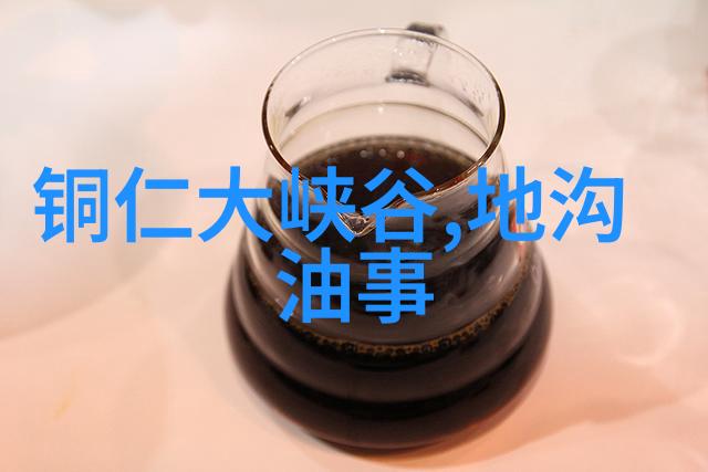 被三个人轮流舔下班-午后的甜蜜一个奇特的下班仪式