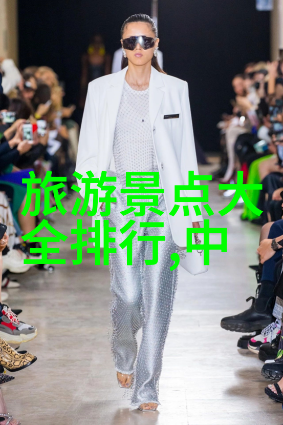 探索青海之美从天蓝的湖泊到古老的寺院