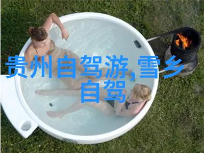 云南翠绿山峦下的热带风情与古老文化的交响曲