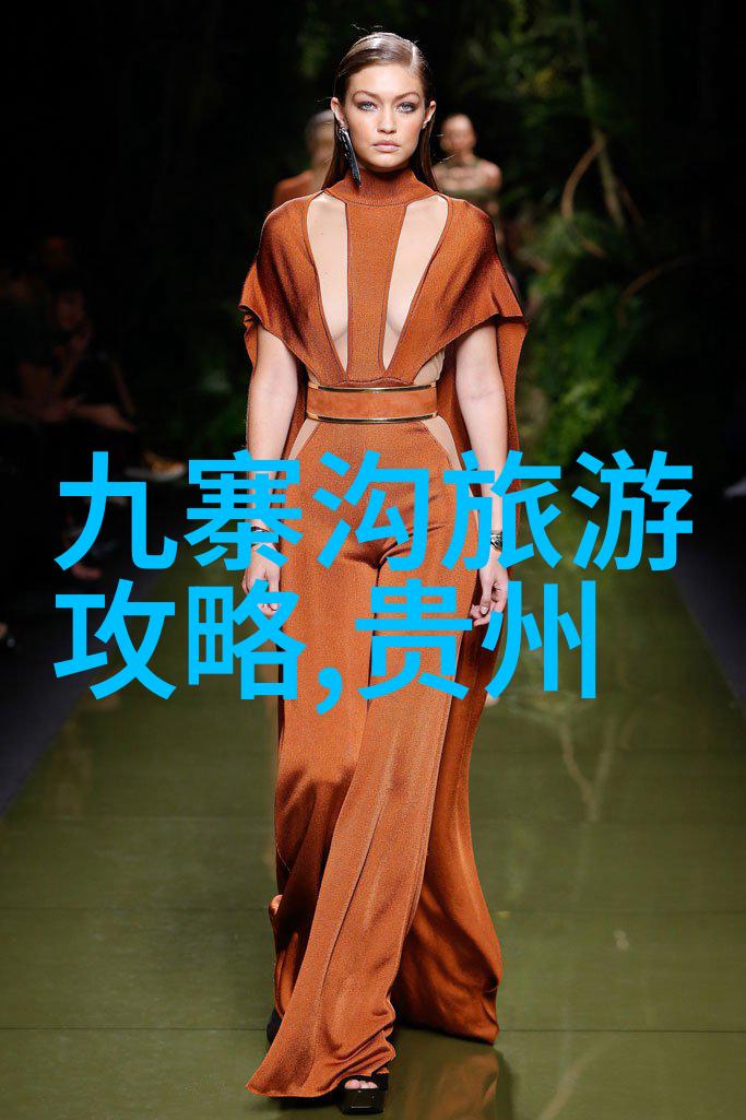 新西兰米尔福德峡湾冰川瀑布和神秘森林的完美结合体