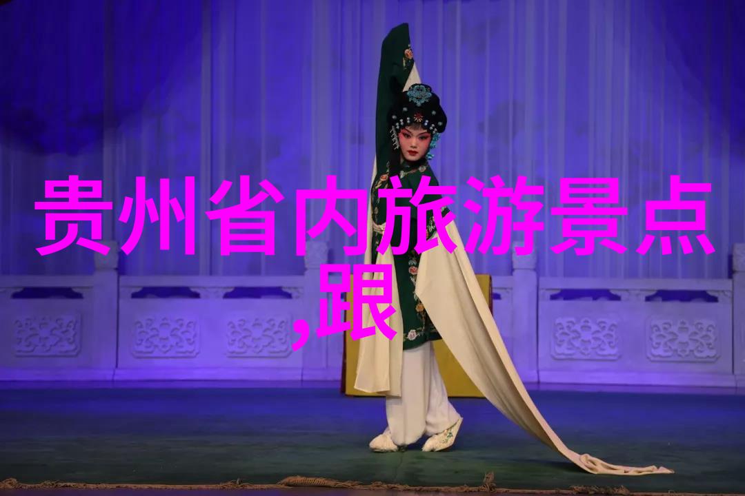 婴儿的初体验摇床中的泪与笑声