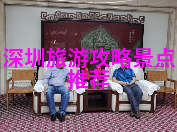 银发游人探索时光列车的怀旧之旅