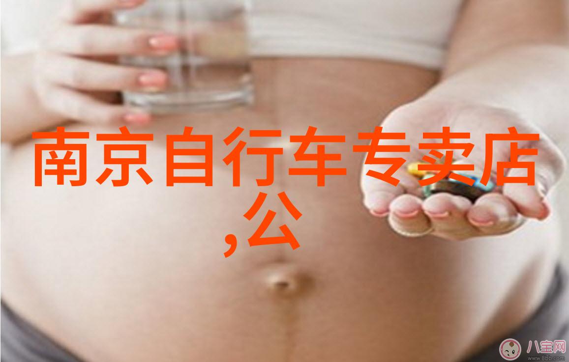 自己在摄像头前玩给我们看直播间的欢乐王子他是怎么一点点把我们的注意力吸引过去的