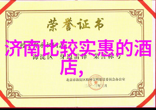 丽江特色古城幽径中的藏族文化舞蹈