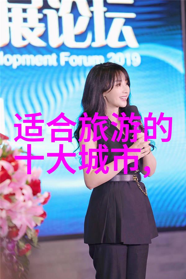 翠绿山峦间的遥望探索自然之美