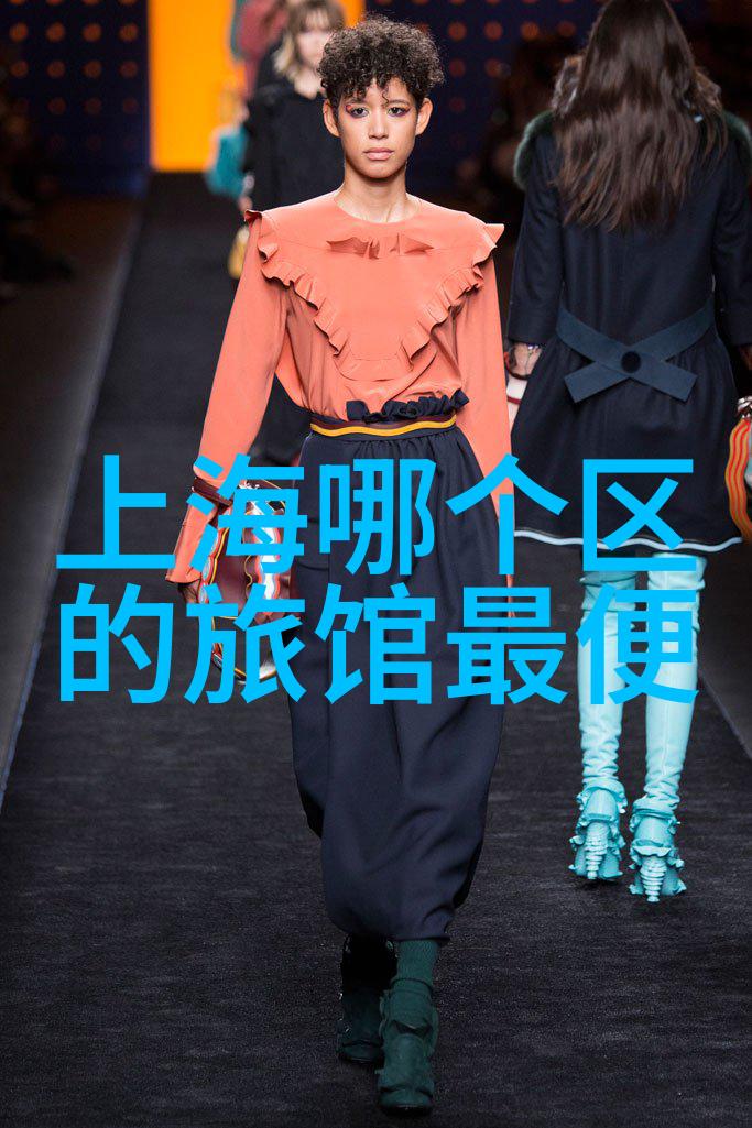 户外探险徒步攀岩与漂流的刺激体验