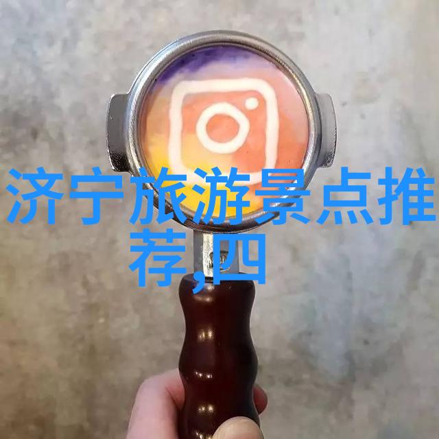 遥望异域翠峦与碧波的交响