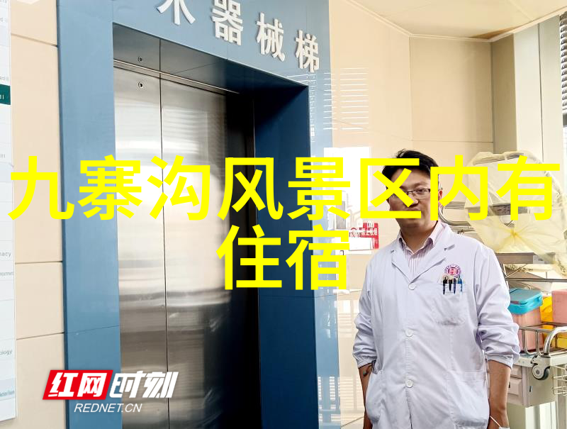 重庆之美霓虹闪烁下的摩天大楼与古迹共舞