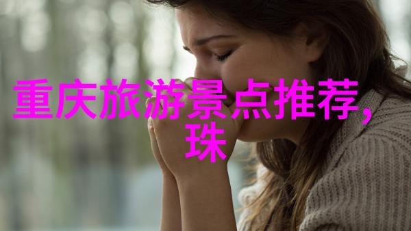 双人床上互动打扑克体验夫妻之间的轻松游戏时光