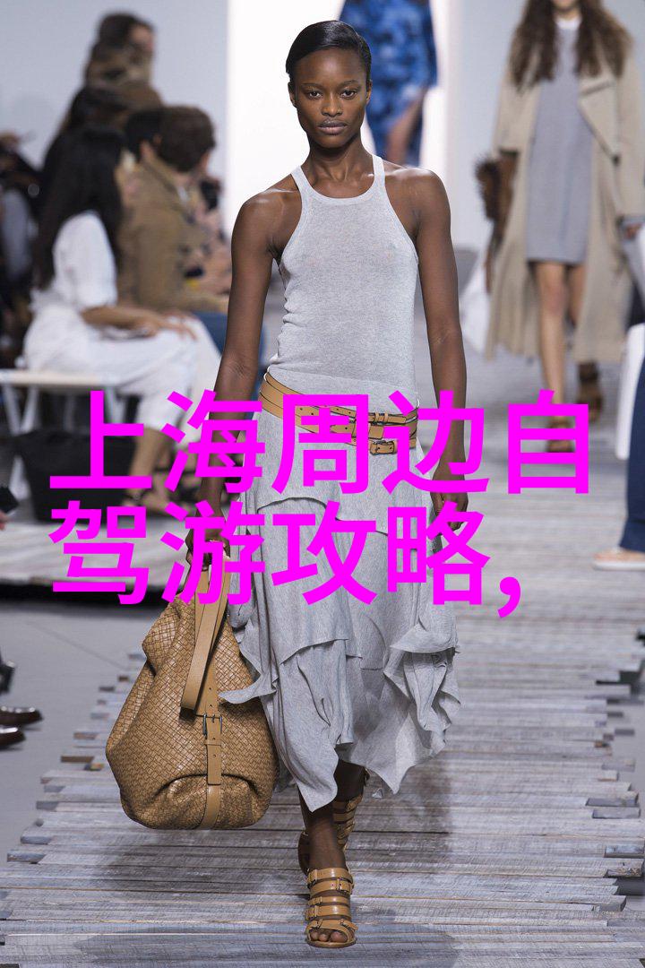 中国旅游业复苏信号明显疫情后首个黄金周来袭国内外游客齐聚热门景点